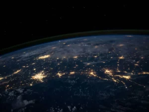 Vista de la Tierra de noche con luces de las redes