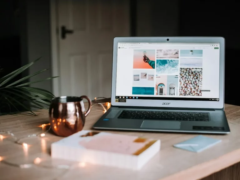 Portátil con un curso online para el SEPE
